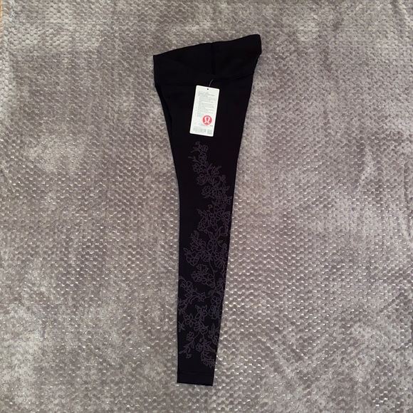 lululemon Everlux Always On HR Tight 28” Flocked Black Size 4 NWT - Picture 6 of 7